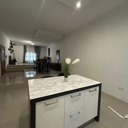 Exclusive With Terrace In St Julian's Appartement