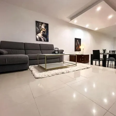 Exclusive With Terrace In St Julian's Appartement